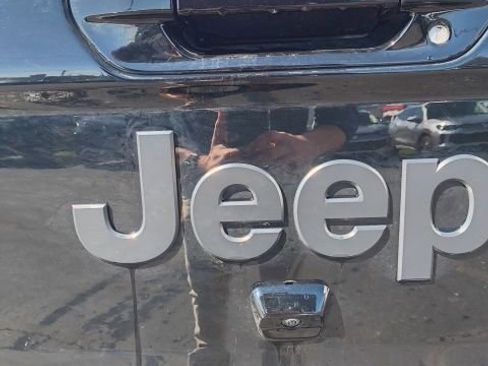 Used 2022 Jeep Gladiator Overland image 30