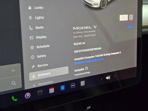 Used 2021 Tesla Model Y Long Range image 32