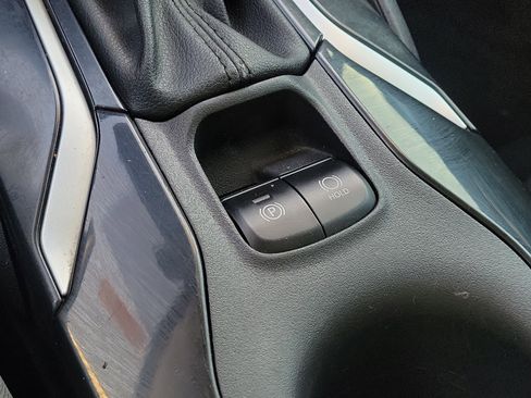 Used 2021 Toyota Corolla LE image 28