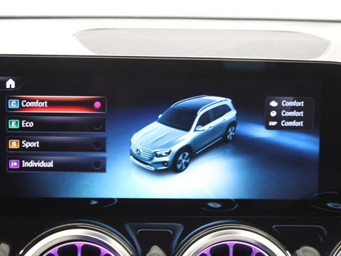 Certified 2025 Mercedes-Benz GLB 250 image 30