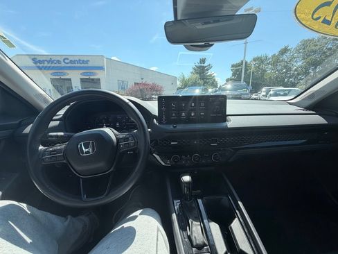 Used 2025 Honda Accord EX-L image 10