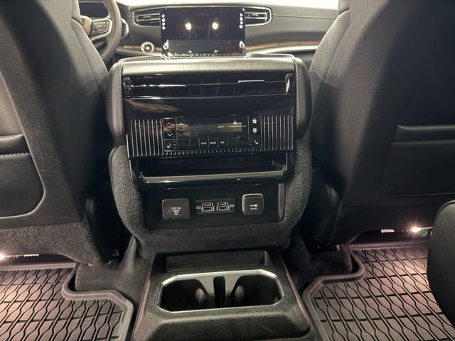 Used 2025 Jeep Wagoneer L Series III w/ Premium Group I AWD/4WD image 24