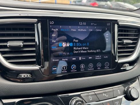 Used 2018 Chrysler Pacifica Touring-L Plus FWD image 21