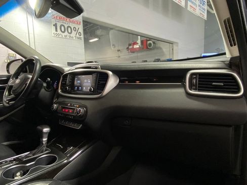 Used 2019 Kia Sorento EX FWD image 32