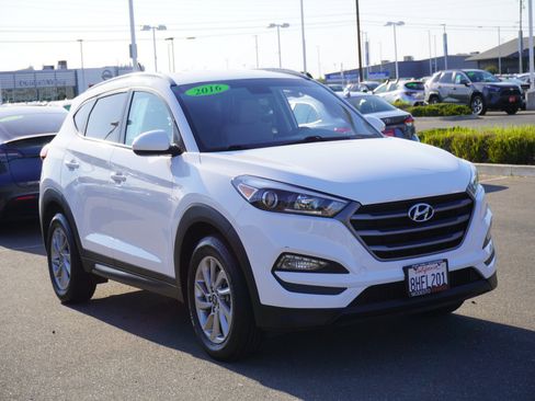 Used 2016 Hyundai Tucson SE w/ Option Group 02 FWD image 1
