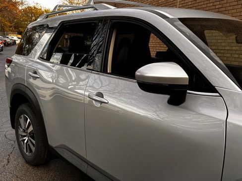 New 2025 Nissan Pathfinder SL image 6
