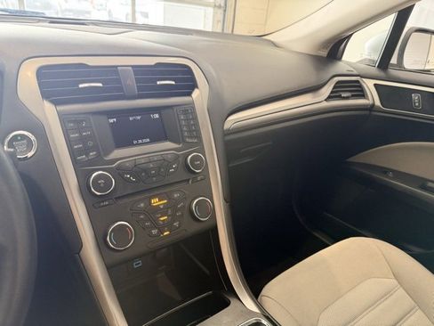 Used 2018 Ford Fusion S image 22