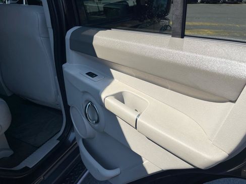 Used 2006 Jeep Commander Limited AWD/4WD image 13