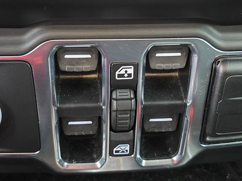 Used 2020 Jeep Wrangler Unlimited Sport S w/ Sun And Sound Package AWD/4WD image 27