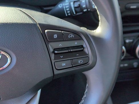 Used 2025 Hyundai Venue SEL FWD image 22