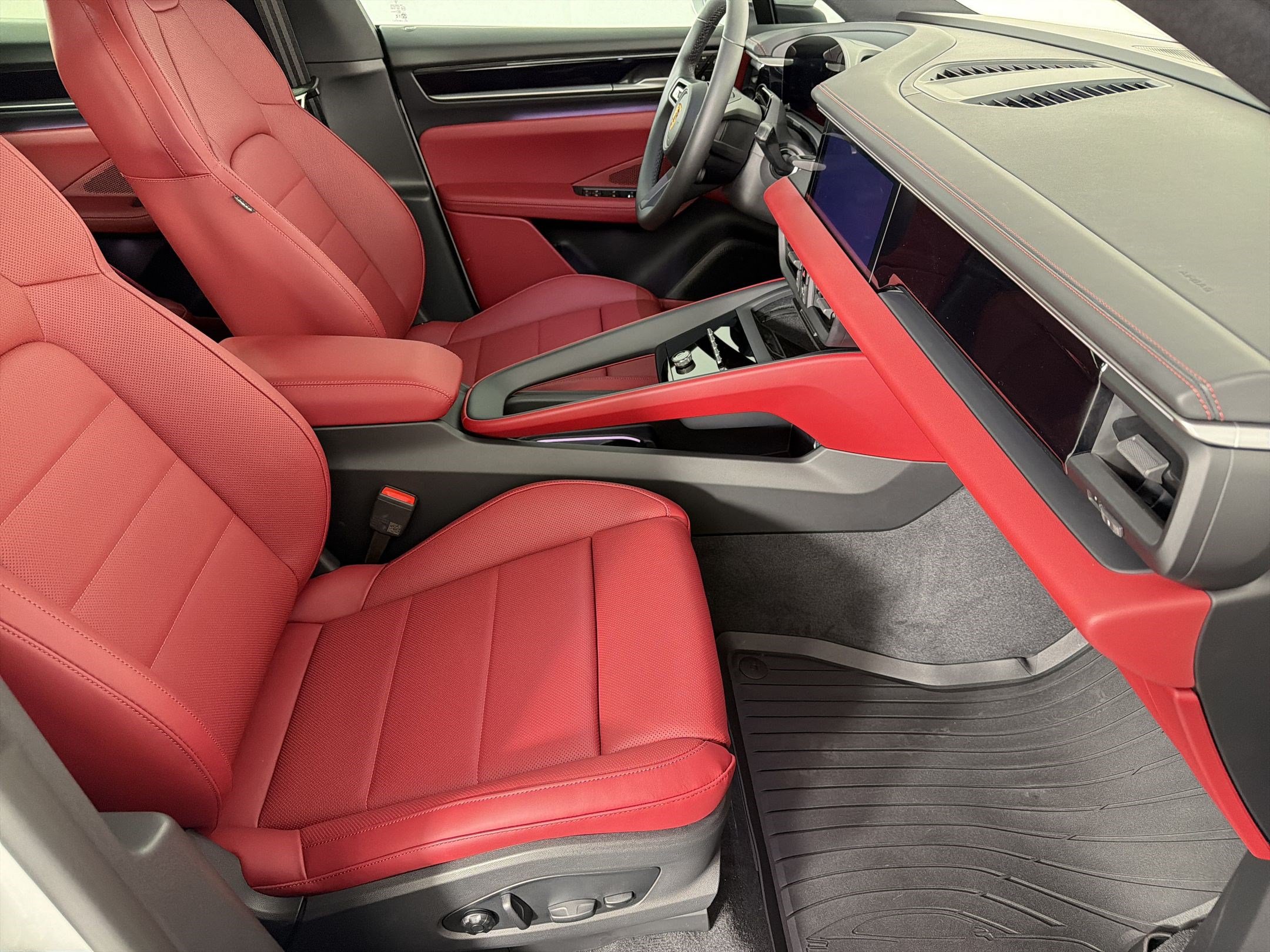 Used 2026 Porsche Macan Electric RWD image 30