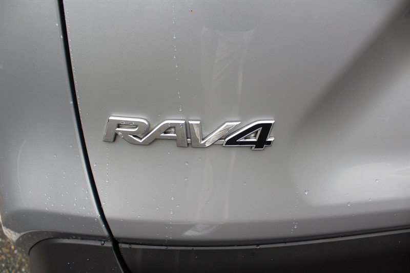 Used 2022 Toyota RAV4 XLE AWD/4WD image 26