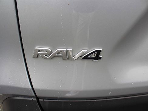 Used 2022 Toyota RAV4 XLE AWD/4WD image 26