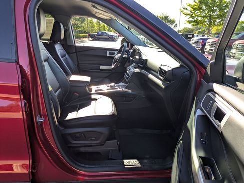 Certified 2023 Ford Explorer XLT w/ Equipment Group 202A AWD/4WD image 38