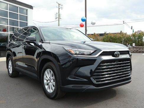 Used 2024 Toyota Grand Highlander XLE image 3