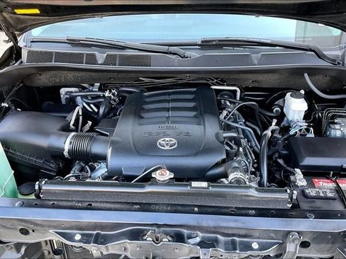 Used 2019 Toyota Sequoia Platinum AWD/4WD image 9