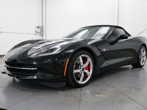 Used 2014 Chevrolet Corvette Stingray Convertible w/ 3LT Preferred Equipment Group RWD image 3