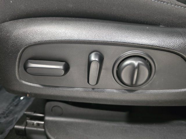 Used 2019 Chevrolet Blazer LT FWD image 28