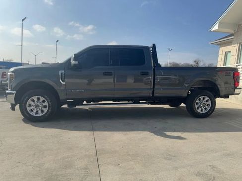 Used 2018 Ford F350 XLT w/ FX4 Off-Road Package image 2