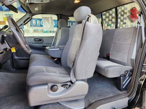 Used 2004 Ford F150 XLT image 4