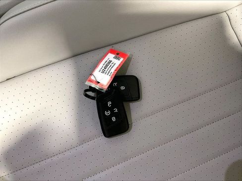 Certified 2023 Volkswagen Tiguan SE R-Line AWD/4WD image 31