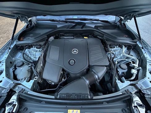 Used 2024 Mercedes-Benz GLC 300 4MATIC image 11