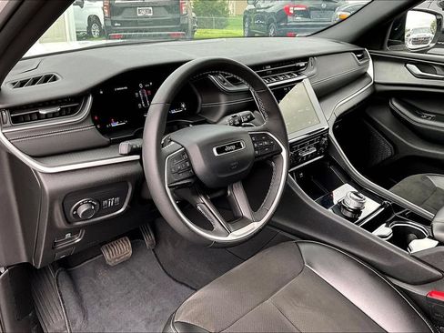 Used 2023 Jeep Grand Cherokee Altitude AWD/4WD image 15