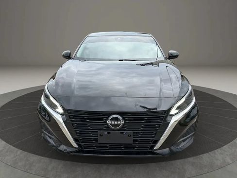 Used 2023 Nissan Altima 2.5 SV FWD image 2