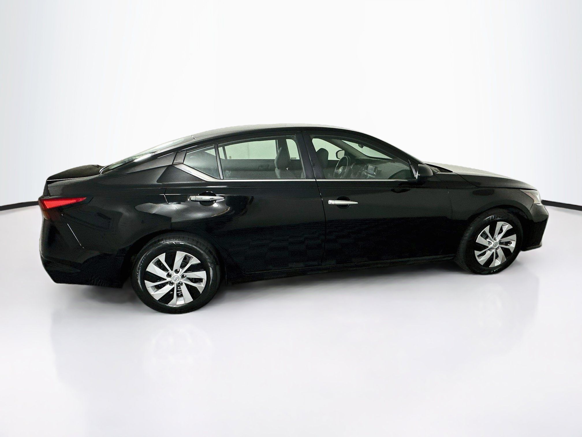 Used 2024 Nissan Altima 2.5 S FWD image 10