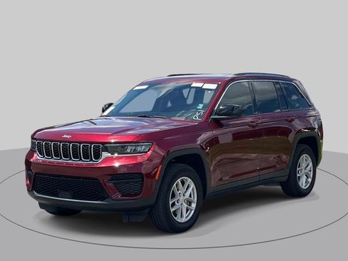 Used 2024 Jeep Grand Cherokee Laredo X w/ Trailer Tow Package AWD/4WD image 7