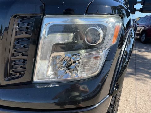 Used 2017 Nissan Titan PRO-4X AWD/4WD image 9