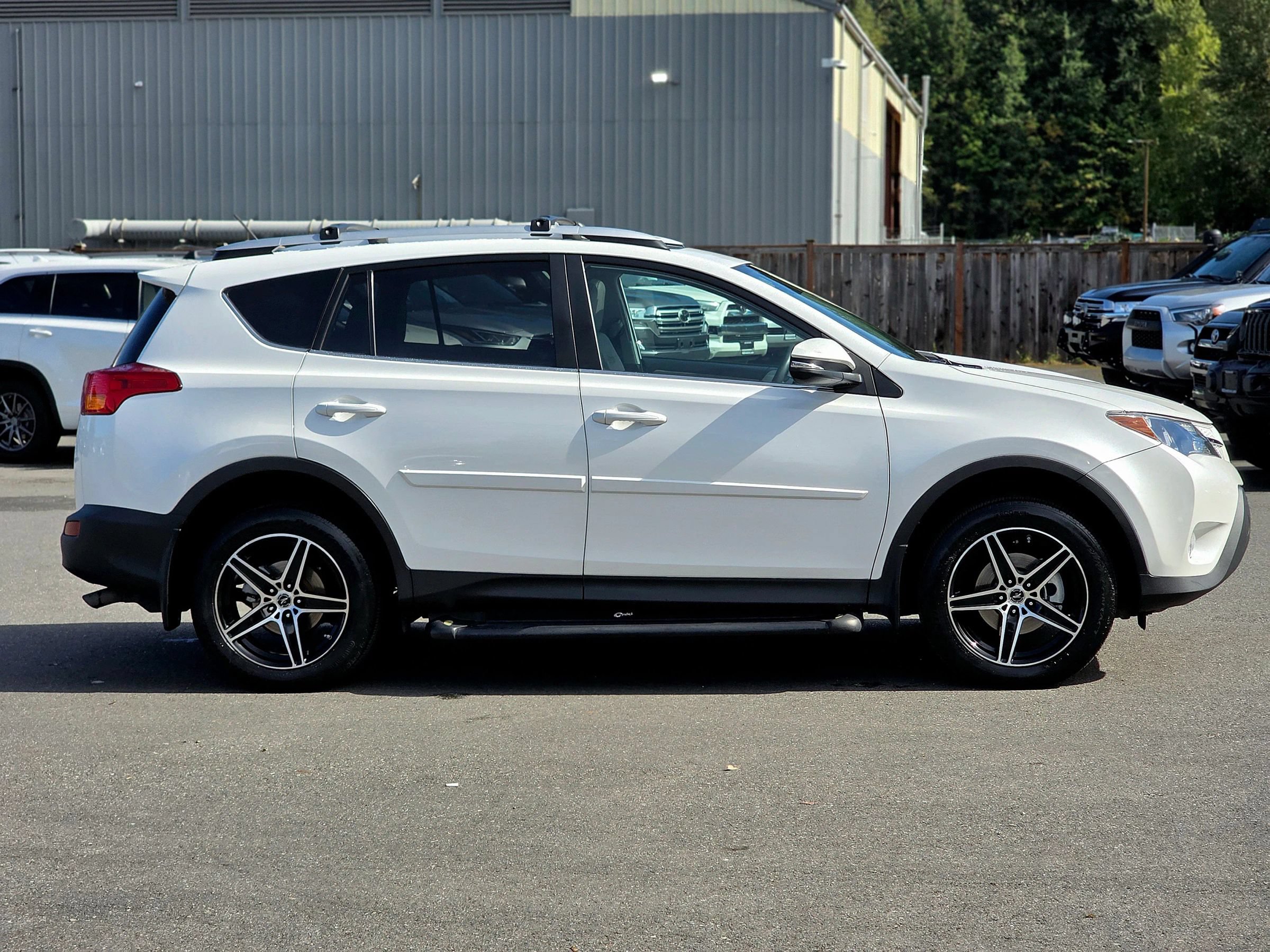 Used 2014 Toyota RAV4 Limited w/ Technology Package AWD/4WD image 15