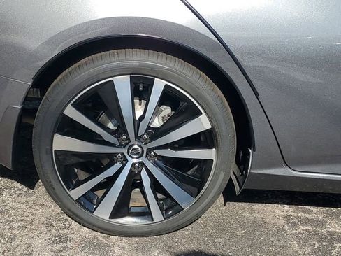 Used 2020 Nissan Altima 2.5 SR w/ Premium Package FWD image 6
