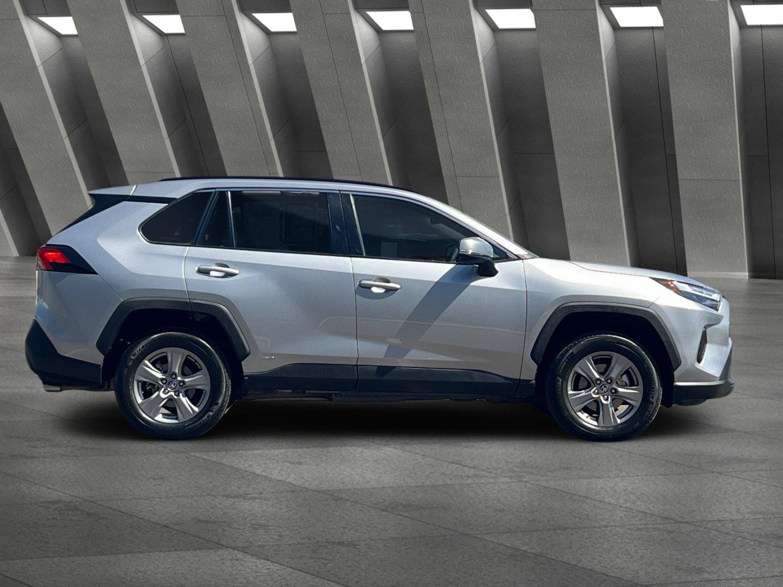 Used 2025 Toyota RAV4 XLE AWD/4WD image 3