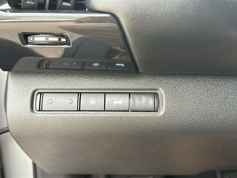Used 2025 Nissan Pathfinder SV FWD image 20