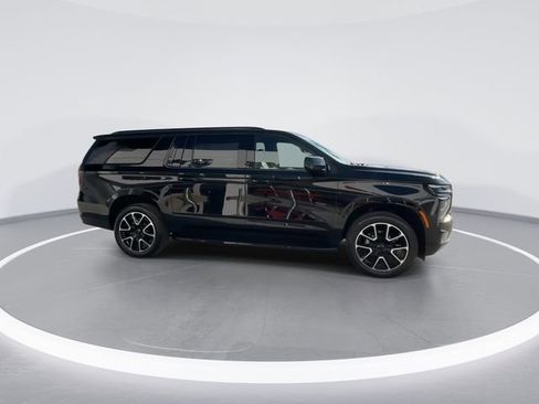 Used 2025 Chevrolet Suburban RST image 9