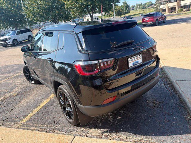 Used 2023 Jeep Compass Latitude w/ Convenience Group AWD/4WD image 5