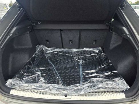 New 2025 Audi Q3 2.0T Premium image 17