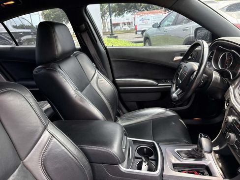 Used 2020 Dodge Charger SXT w/ Leather Interior Group RWD image 10