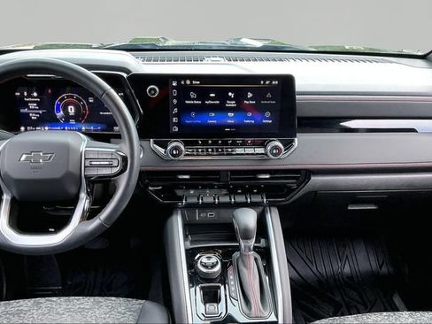 Used 2025 Chevrolet Colorado Z71 AWD/4WD image 9