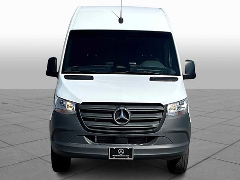 Used 2025 Mercedes-Benz Sprinter 2500 image 4