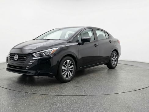 Used 2025 Nissan Versa SV image 3