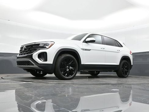 New 2026 Volkswagen Atlas Cross Sport SE image 27