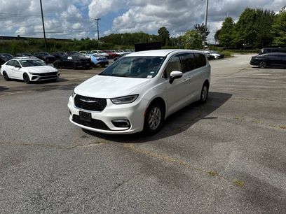 Used 2023 Chrysler Pacifica Touring-L