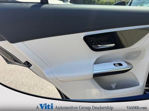 Used 2024 Mercedes-Benz GLC 300 4MATIC image 20