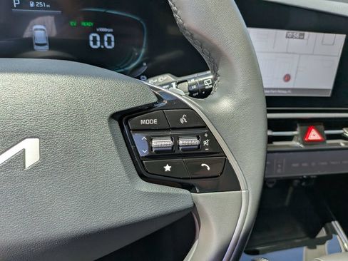 Certified 2025 Kia Niro EX Touring FWD image 29