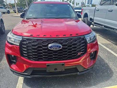 Used 2025 Ford Explorer ST RWD image 2