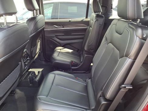Used 2025 Jeep Grand Cherokee L Limited w/ Luxury Tech Group II AWD/4WD image 17