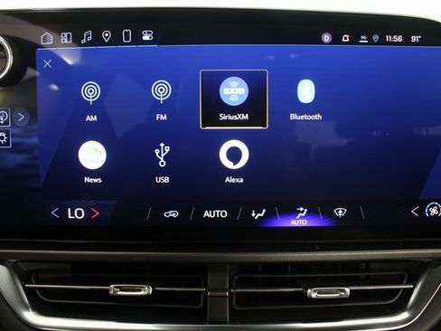 Used 2025 Chevrolet Equinox EV LT image 4