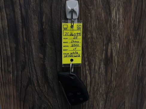 Used 2025 Chevrolet Silverado 2500 LT w/ Convenience Package image 38